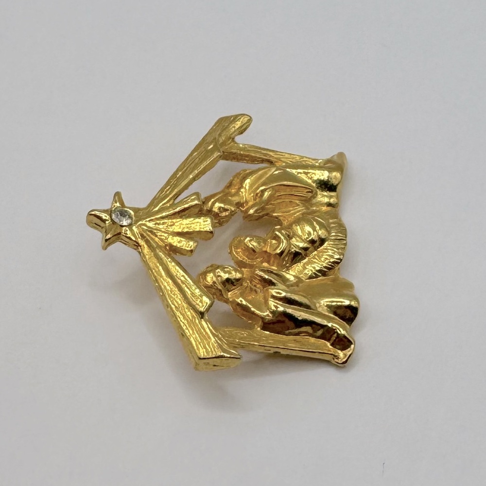VINTAGE Gold-Tone Nativity Pin - Picture 4 of 9
